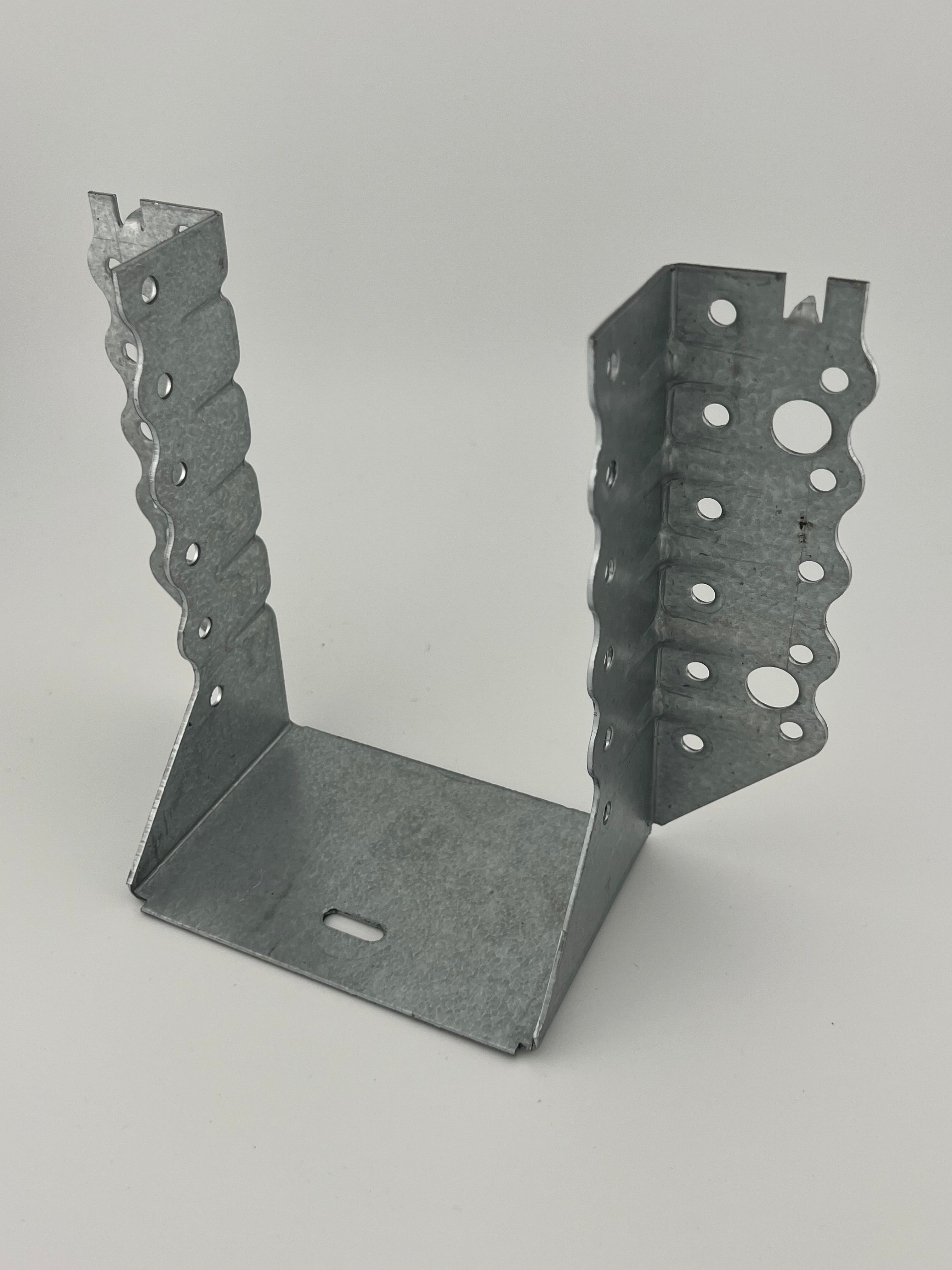 Außenliegende Balkenschuhe – stabile Verbindungslösung für den Holzbau