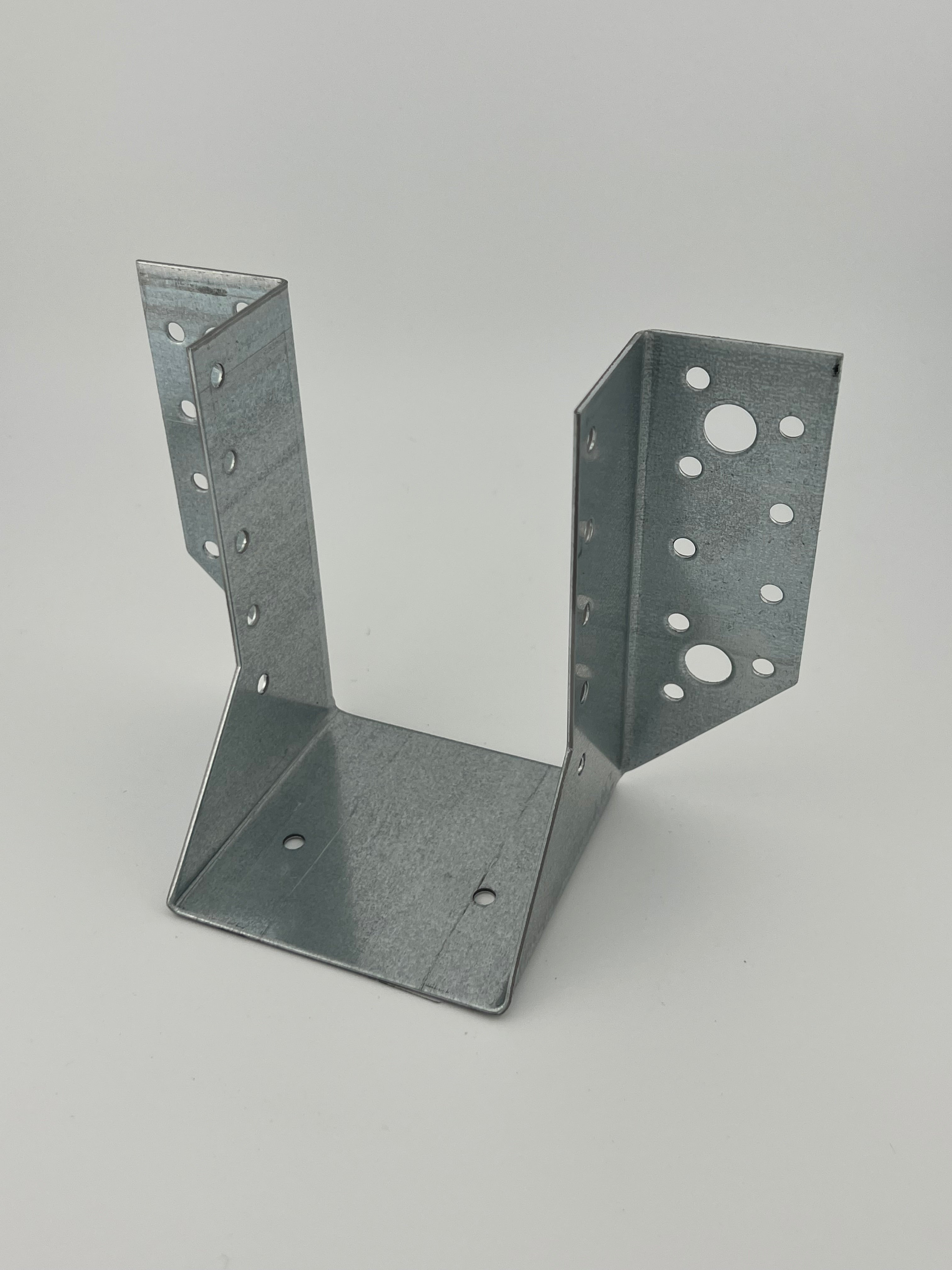 Außenliegende Balkenschuhe – stabile Verbindungslösung für den Holzbau