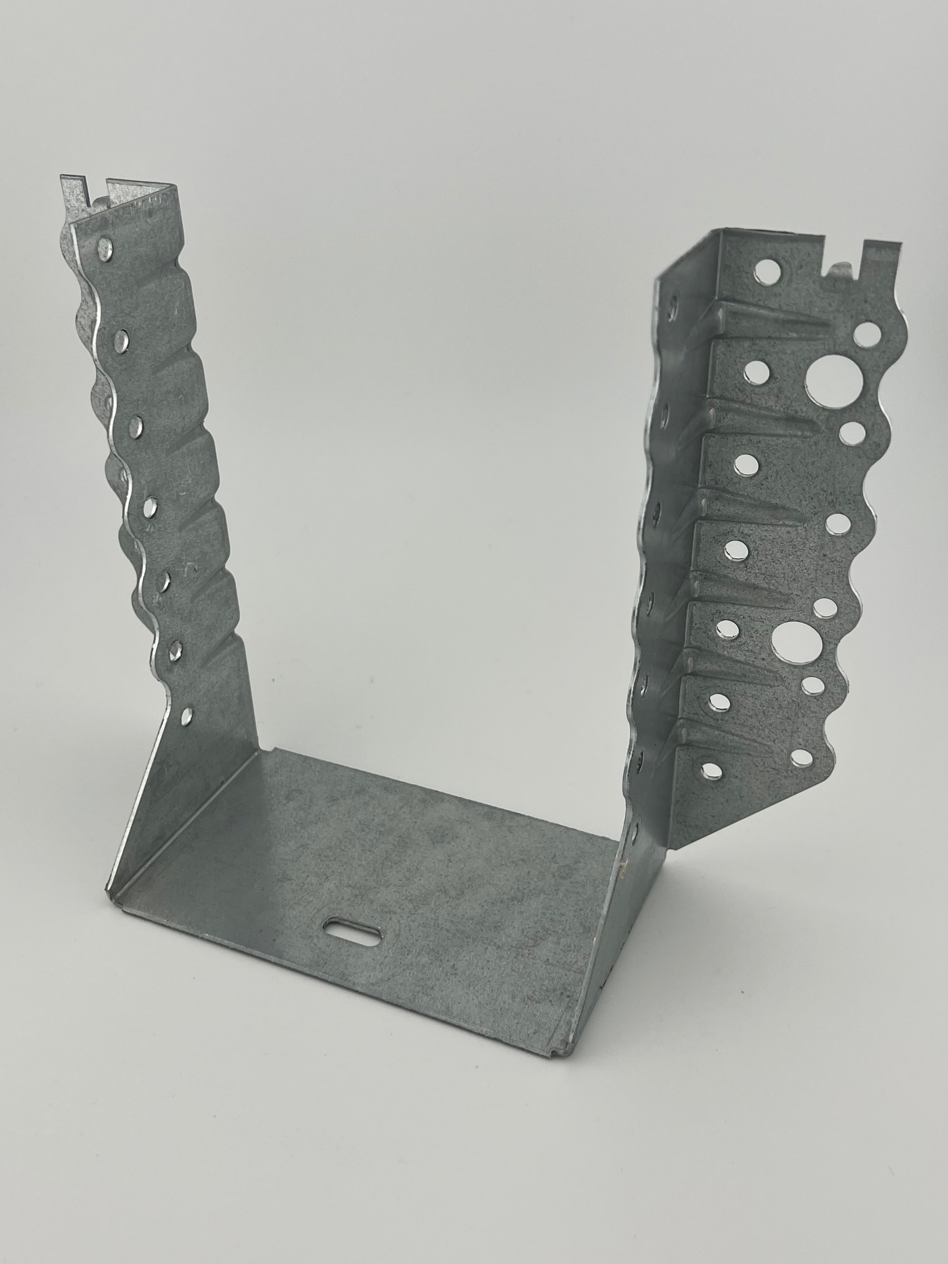 Außenliegende Balkenschuhe – stabile Verbindungslösung für den Holzbau