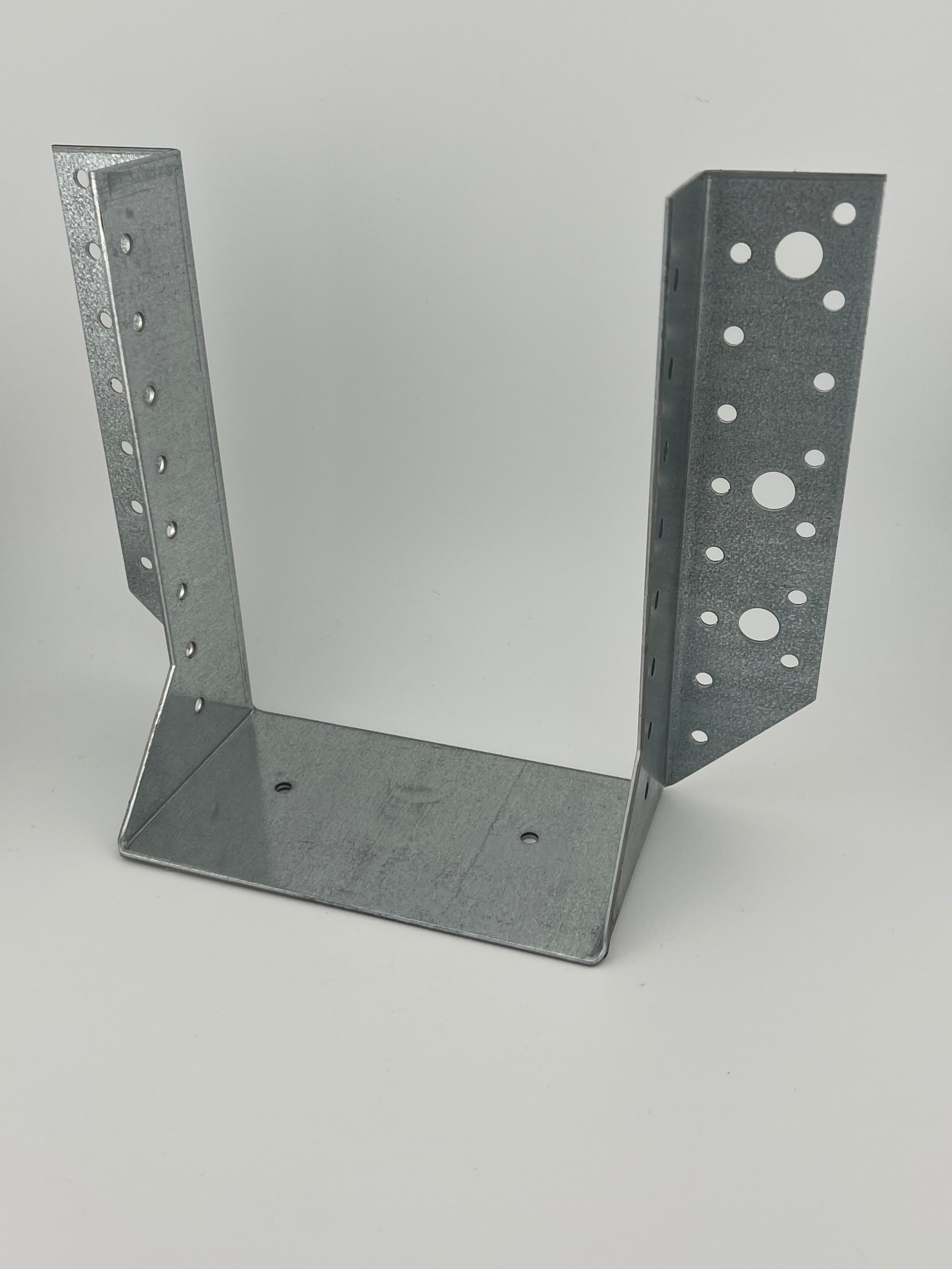 Außenliegende Balkenschuhe – stabile Verbindungslösung für den Holzbau