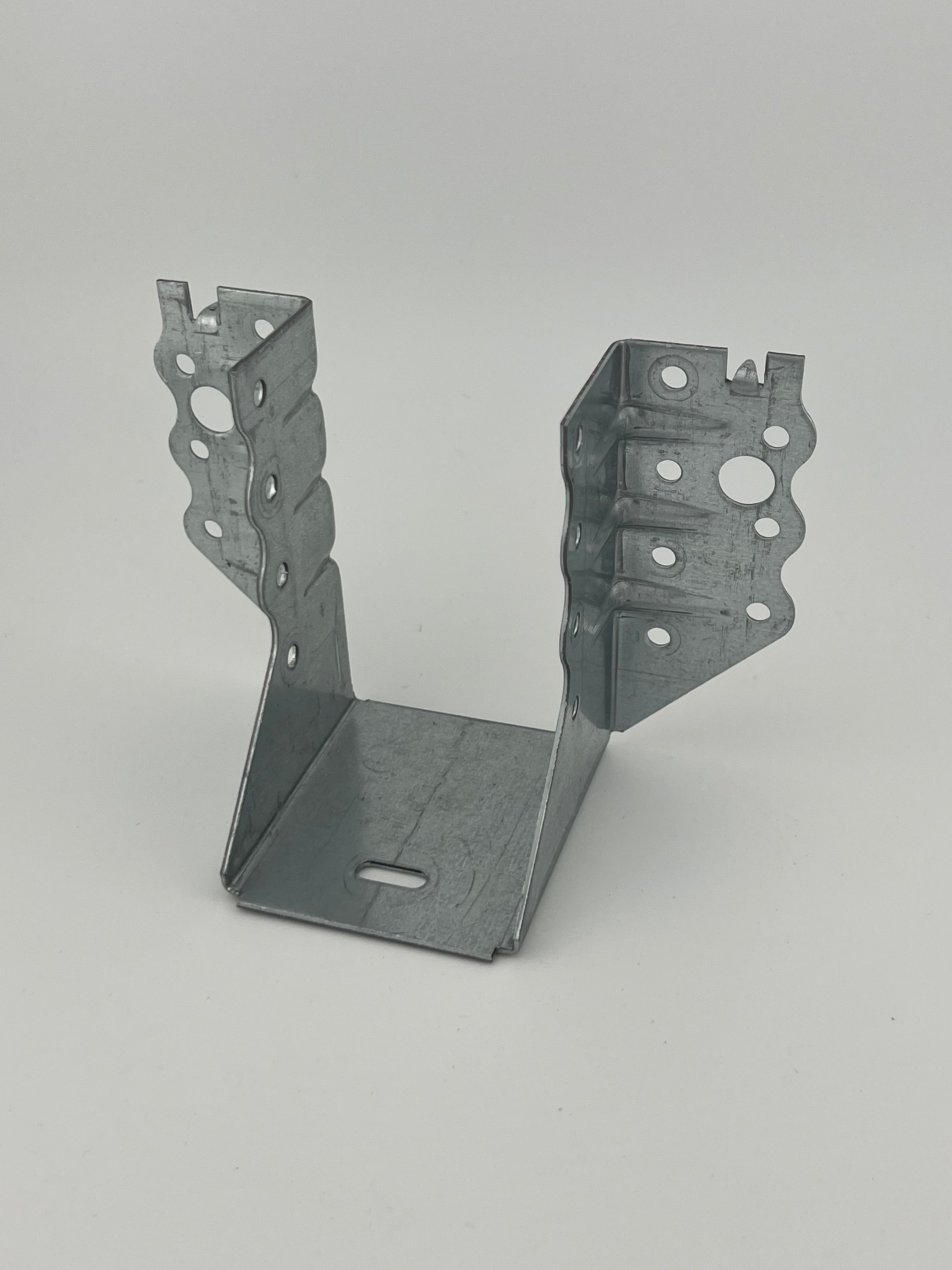 Außenliegende Balkenschuhe – stabile Verbindungslösung für den Holzbau