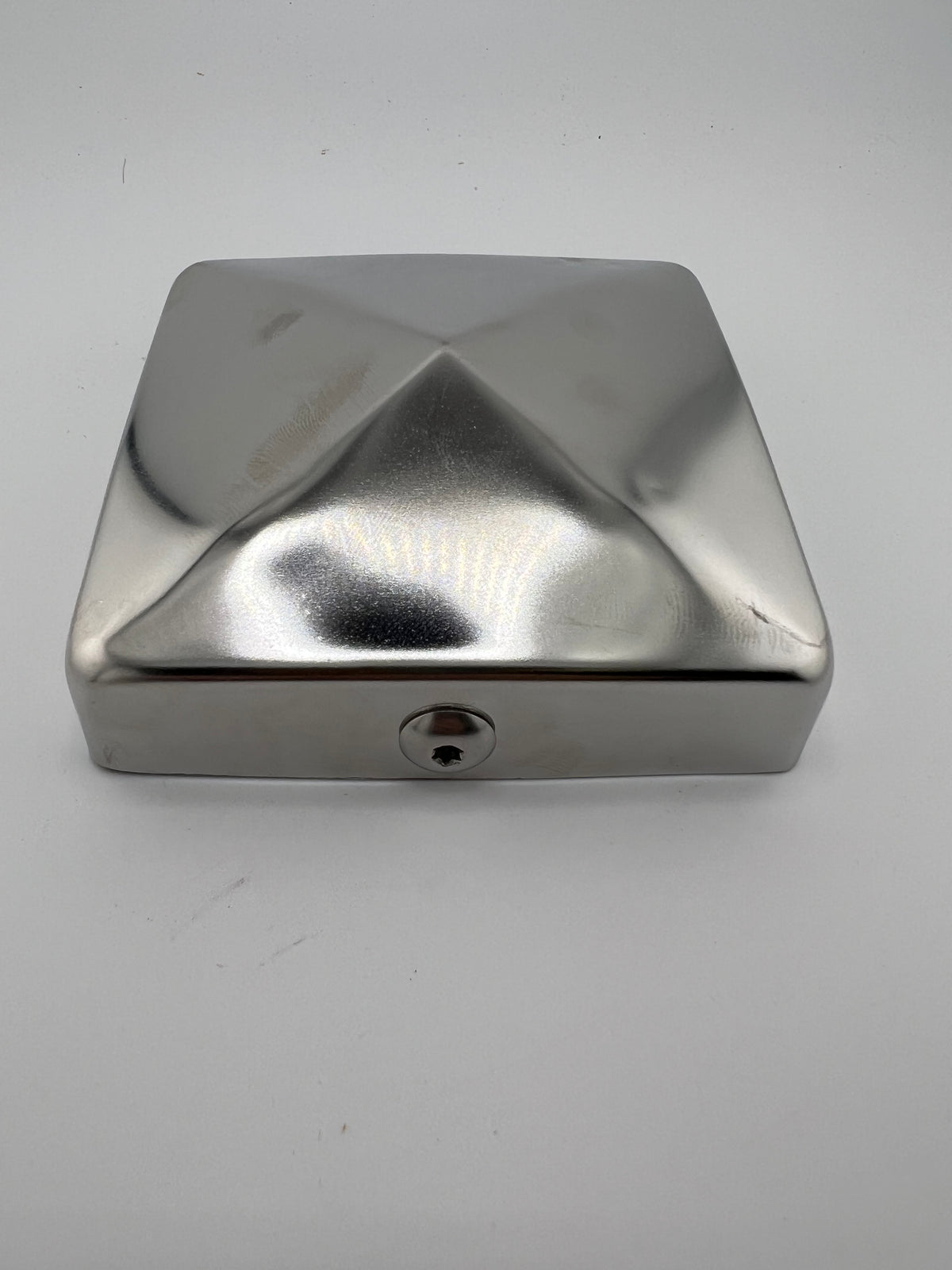 Pfostenkappe Pyramide 91 mm Edelstahl – Inklusive 2 Edelstahlschrauben