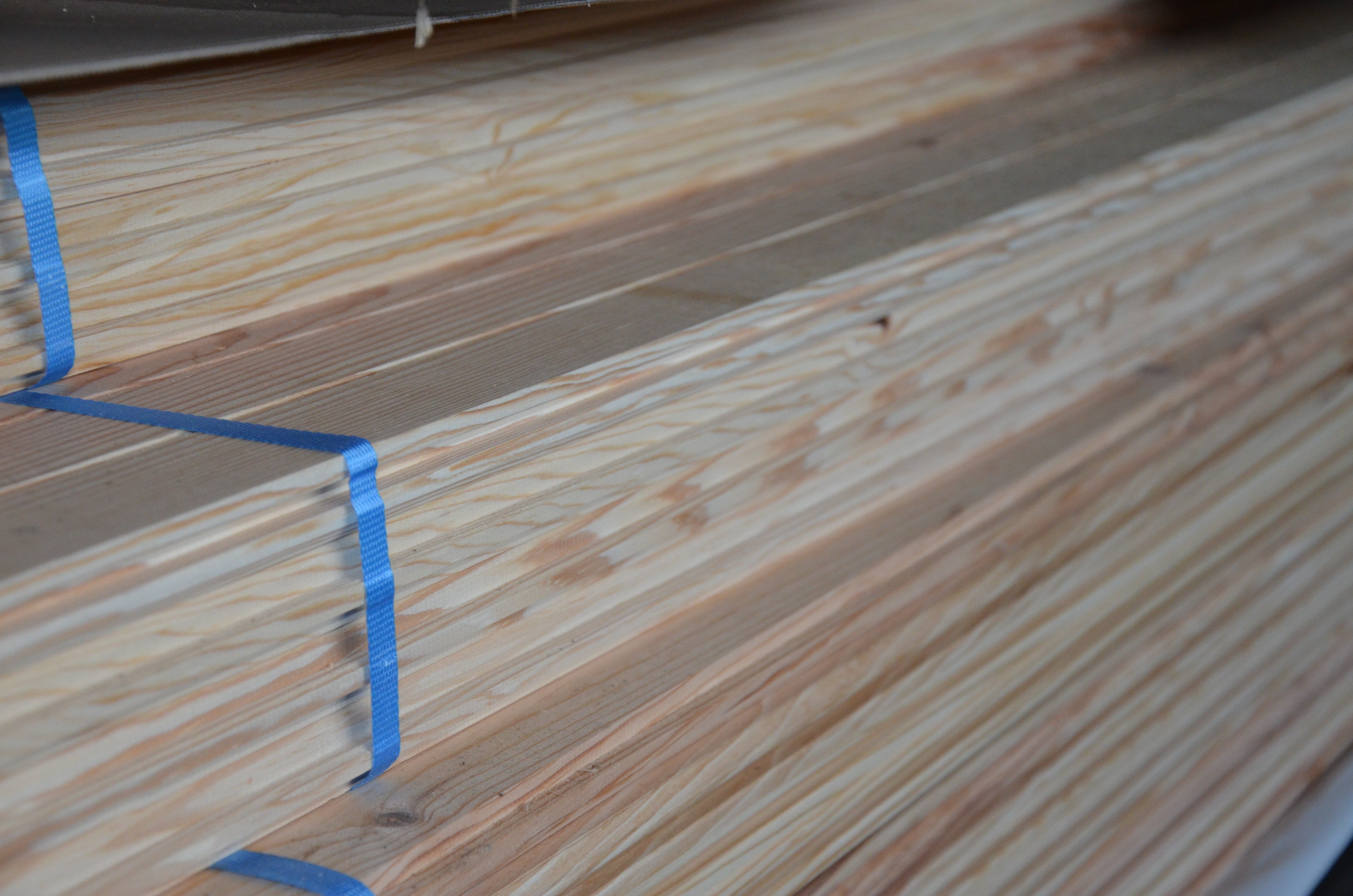 Seekiefer Massivholzdielen Wildwuchs 20x180mm