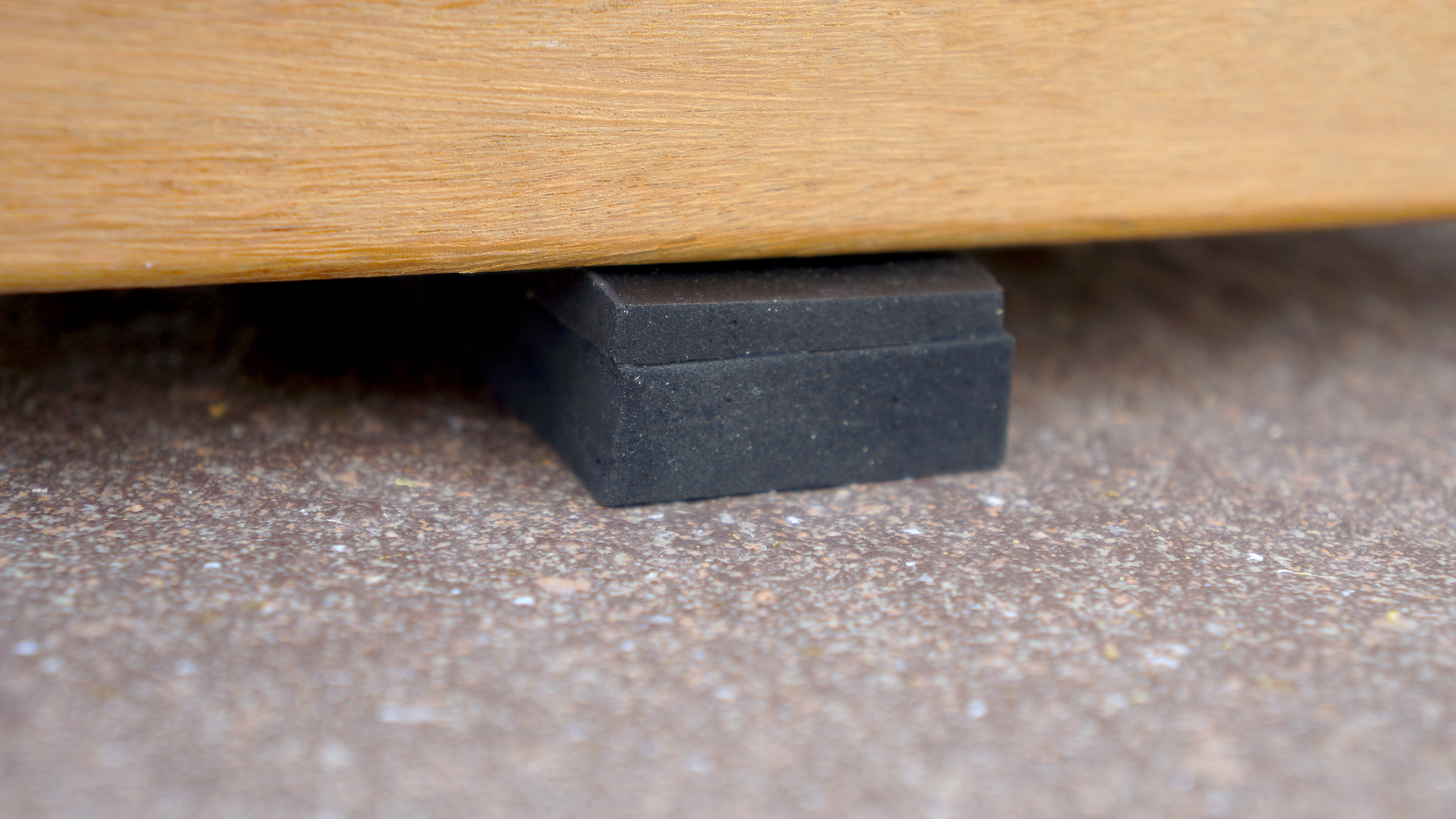 Gumo L Terrassenpads – langlebige Gummipads für Unterkonstruktionen Anwednungsbeispiel