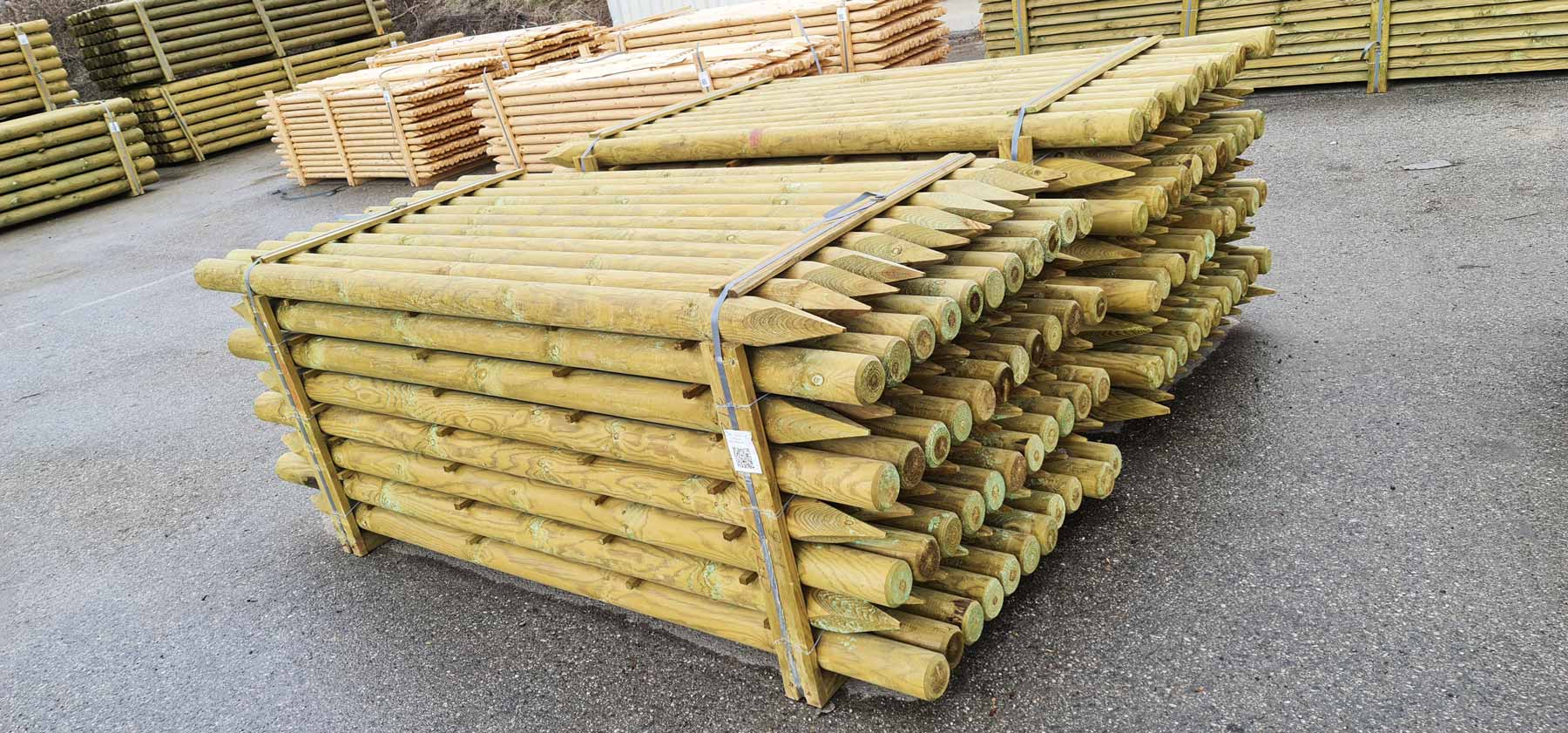 8cm Holzpfähle / Baumpfähle kesseldruckimprägniert – einseitig gespitzt & gefast