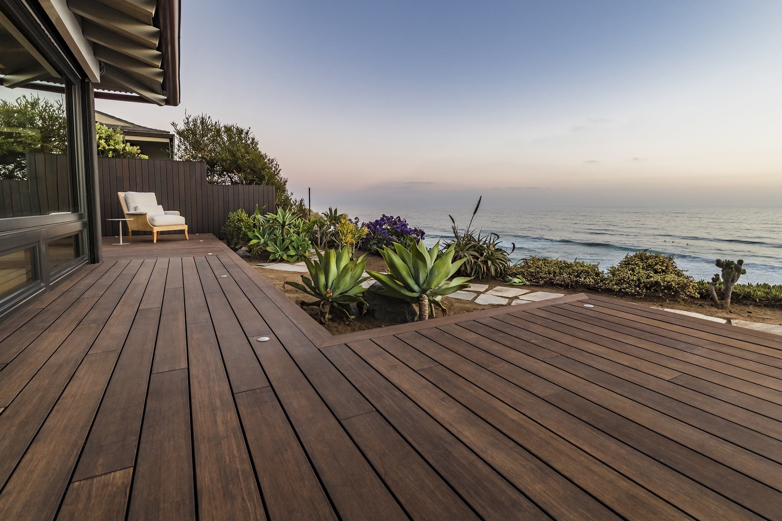 Moso Bambus Terrasse 20x155mm bombiert mit Nut und Feder, Ambiente Am Meer