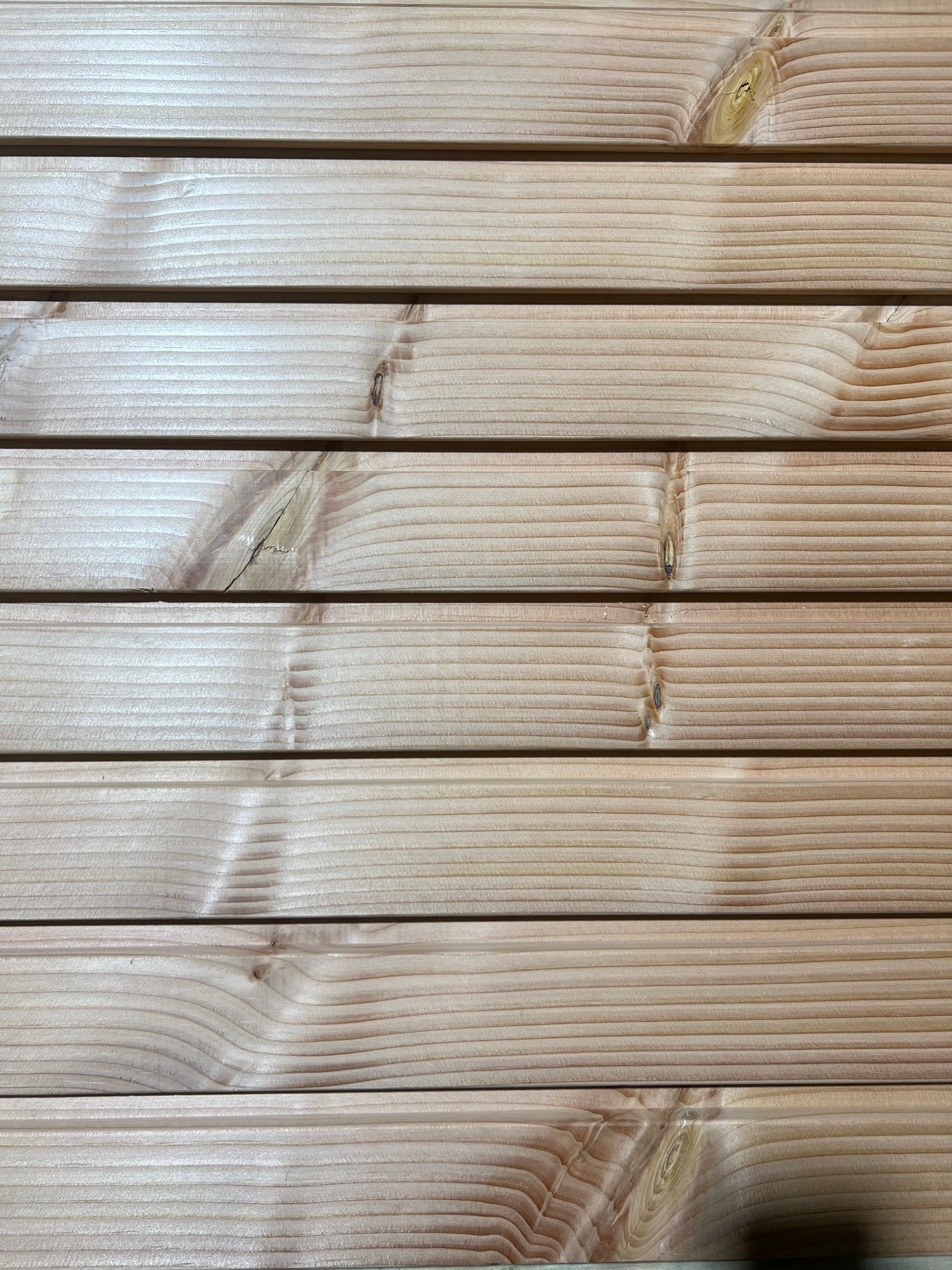 Rhombusprofil Typ R 21 x 96 mm – Die moderne, geschlossene Fassadenoptik